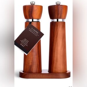 Wooden Salt and Pepper Grinder Set - Brown